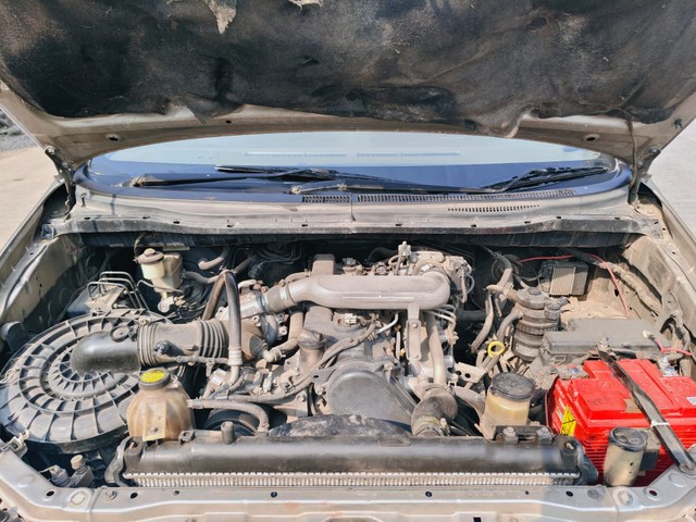 Second-hand 2007 Toyota Innova 2.5 V Diesel 8-seater for sale in Mumbai-3