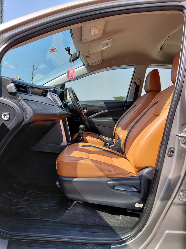 Second-hand 2019 Toyota Innova Crysta 2.4 G Plus MT BSIV for sale in Mumbai-10