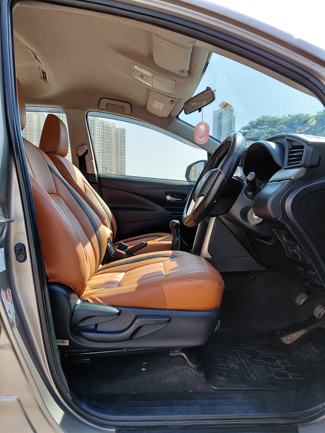 Second-hand 2019 Toyota Innova Crysta 2.4 G Plus MT BSIV for sale in Mumbai-8