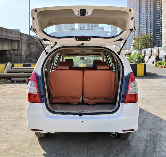 Second-hand 2011 Toyota Innova 2.5 V Diesel 8-seater for sale in Mumbai-11