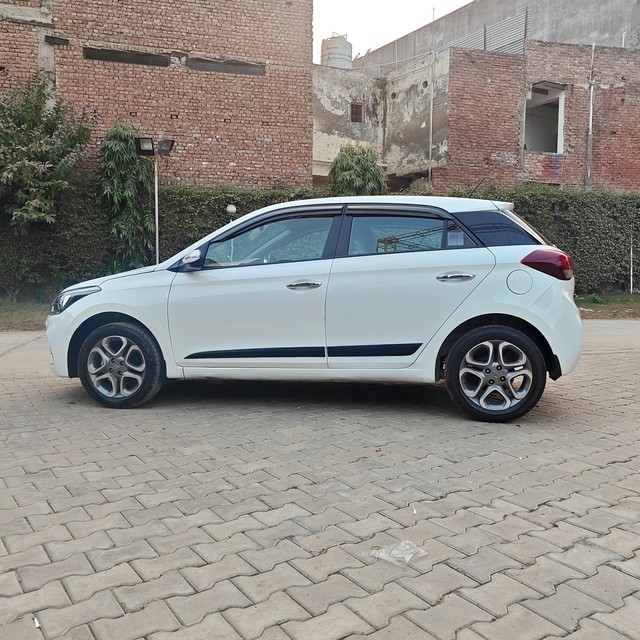 Second-hand 2019 Hyundai i20 Petrol CVT Asta for sale in Gurgaon-4