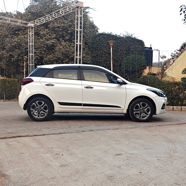 Second-hand 2019 Hyundai i20 Petrol CVT Asta for sale in Gurgaon-1