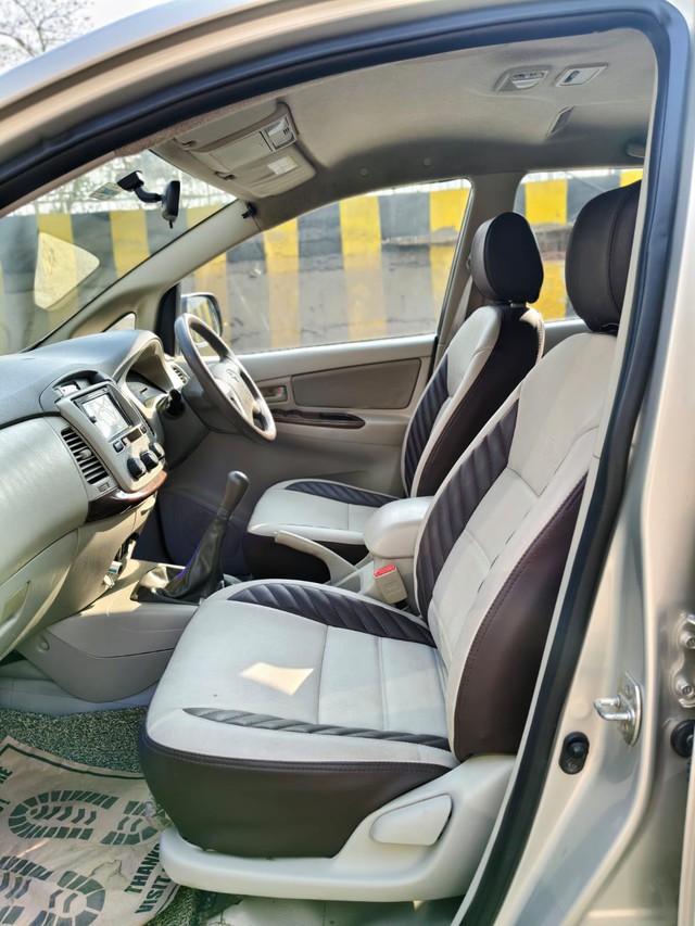 Second-hand 2014 Toyota Innova 2.5 G (Diesel) 8 Seater BS IV for sale in Mumbai-5