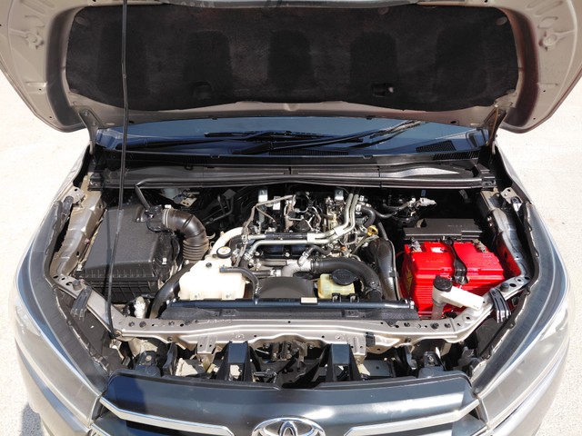 Second-hand 2019 Toyota Innova Crysta 2.4 G Plus MT BSIV for sale in Mumbai-7