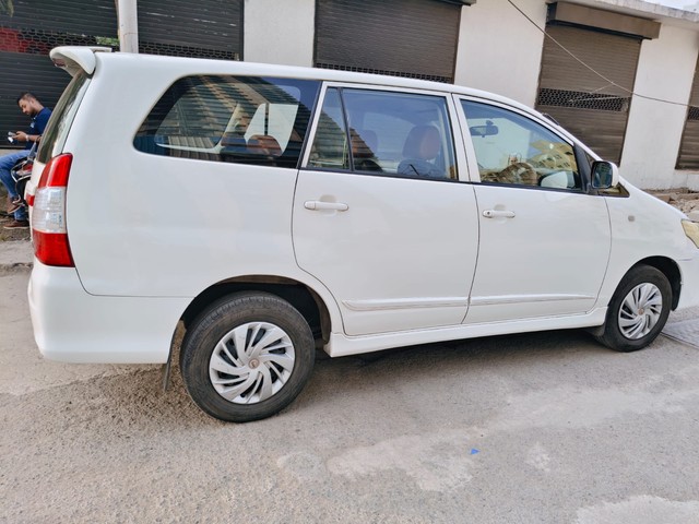 Second-hand 2014 Toyota Innova 2.5 G (Diesel) 8 Seater BS IV for sale in Mumbai-5