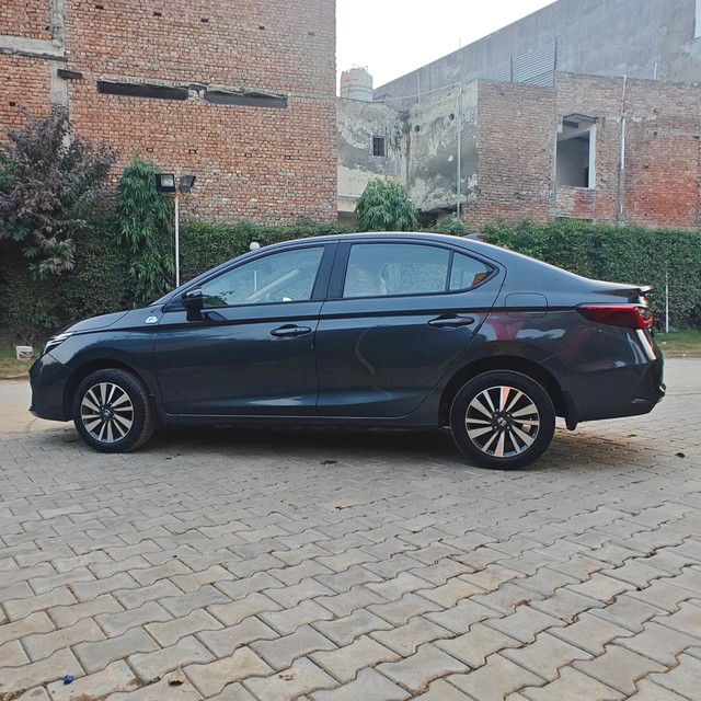 Second-hand 2025 Honda City V CVT for sale in Gurgaon-9