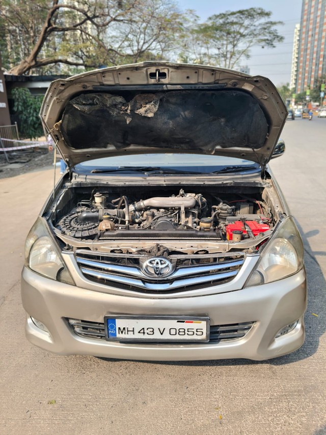 Second-hand 2007 Toyota Innova 2.5 V Diesel 8-seater for sale in Mumbai-12