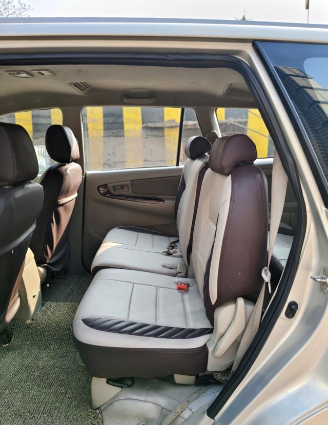 Second-hand 2014 Toyota Innova 2.5 G (Diesel) 8 Seater BS IV for sale in Mumbai-10