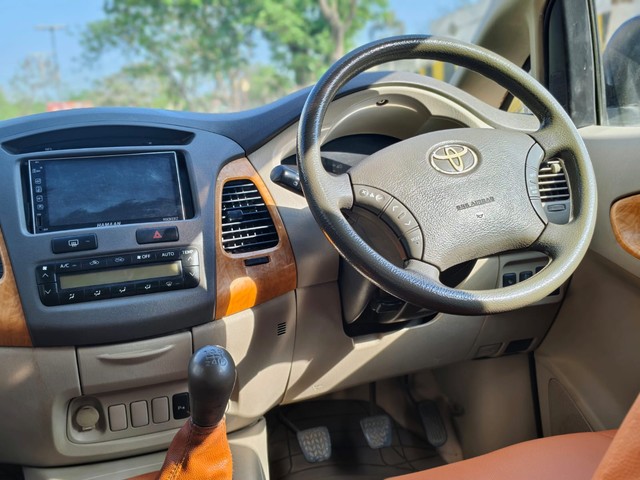 Second-hand 2011 Toyota Innova 2.5 V Diesel 8-seater for sale in Mumbai-9