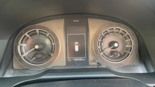 Second-hand 2016 Toyota Innova Crysta 2.4 ZX MT BSIV for sale in Mumbai-11