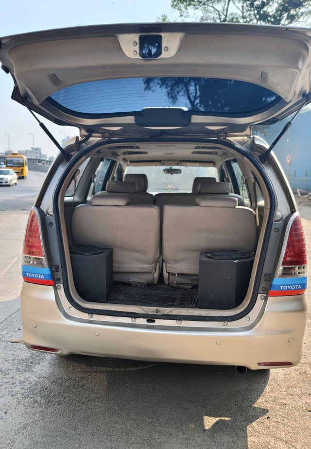 Second-hand 2007 Toyota Innova 2.5 V Diesel 8-seater for sale in Mumbai-11