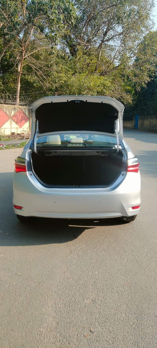 Second-hand 2018 Toyota Corolla Altis 1.8 G CVT for sale in New Delhi-11