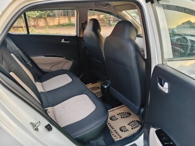 Second-hand 2015 Hyundai Grand i10 Sportz for sale in Noida-11