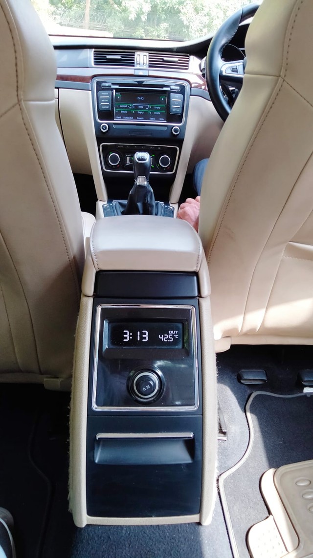 Second-hand 2015 Skoda Superb Elegance 1.8 TSI MT for sale in New Delhi-16