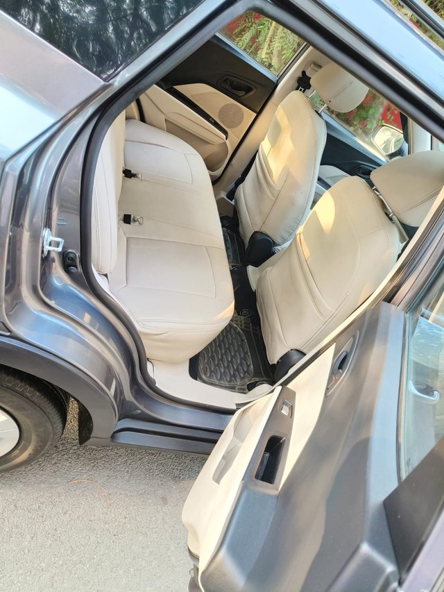 Second-hand 2021 Mahindra XUV300 W6 Diesel BSVI for sale in New Delhi-9