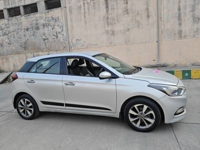 Second-hand 2015 Hyundai i20 Asta 1.2 for sale in Noida-6