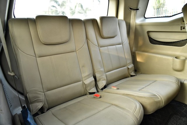 Second-hand 2017 Mahindra XUV500 W10 2WD for sale in Kolkata-11