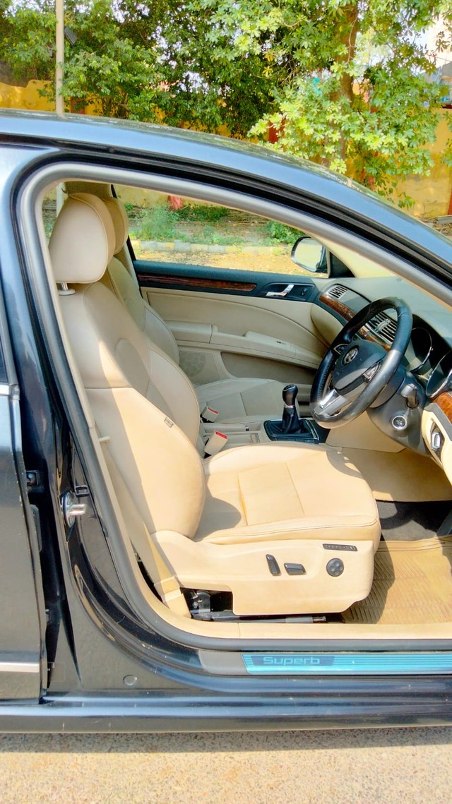Second-hand 2015 Skoda Superb Elegance 1.8 TSI MT for sale in New Delhi-11