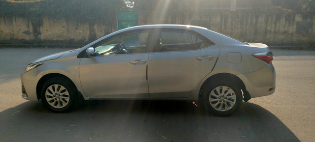 Second-hand 2018 Toyota Corolla Altis 1.8 G CVT for sale in New Delhi-3