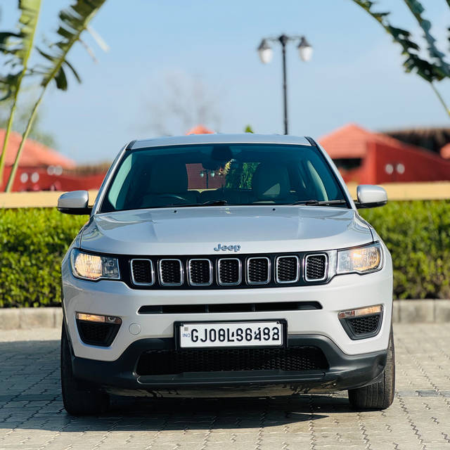 https://images10.gaadi.com/usedcar_image/RP1A.200720.012/original/4ff83e49-6e43-4394-83bd-b18ccfaae9a5.heic?imwidth=6400