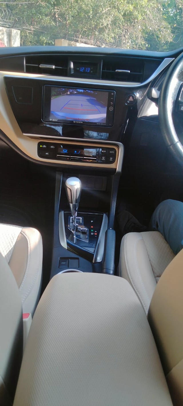 Second-hand 2018 Toyota Corolla Altis 1.8 G CVT for sale in New Delhi-19