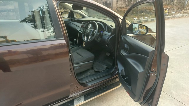 Second-hand 2016 Toyota Innova Crysta 2.8 GX AT BSIV for sale in Hyderabad-9