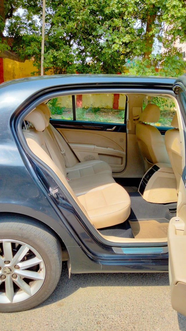 Second-hand 2015 Skoda Superb Elegance 1.8 TSI MT for sale in New Delhi-7