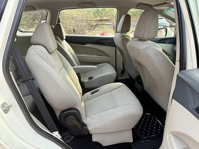Second-hand 2020 Mahindra Marazzo M4 for sale in New Delhi-4