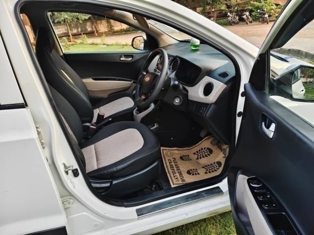 Second-hand 2015 Hyundai Grand i10 Sportz for sale in Noida-9