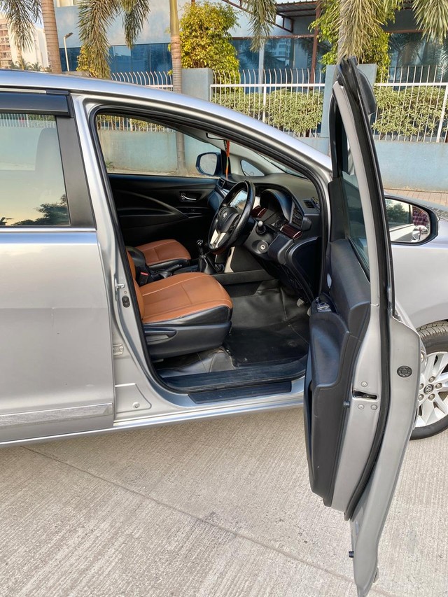 Second-hand 2017 Toyota Innova Crysta 2.4 GX MT BSIV for sale in Pune-11
