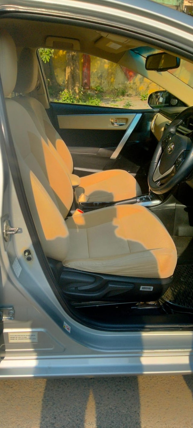 Second-hand 2018 Toyota Corolla Altis 1.8 G CVT for sale in New Delhi-7