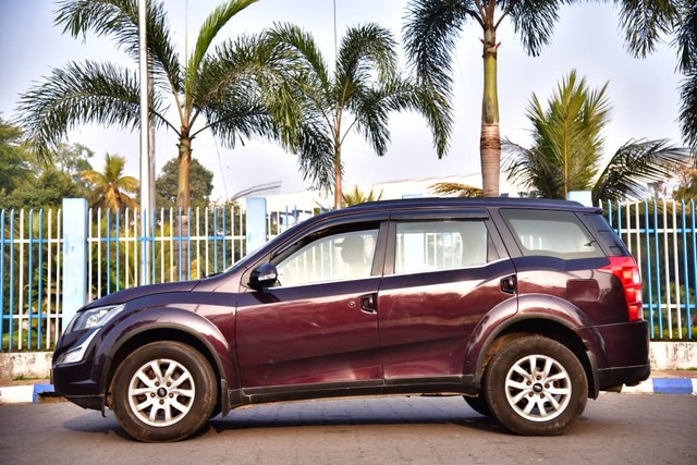 Second-hand 2017 Mahindra XUV500 W10 2WD for sale in Kolkata-5