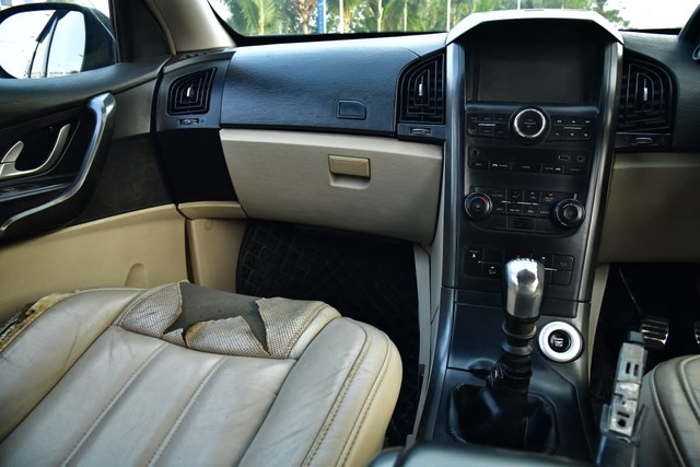 Second-hand 2017 Mahindra XUV500 W10 2WD for sale in Kolkata-13