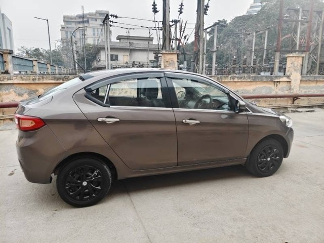 Second-hand 2017 Tata Tigor 1.2 Revotron XT for sale in Noida-7