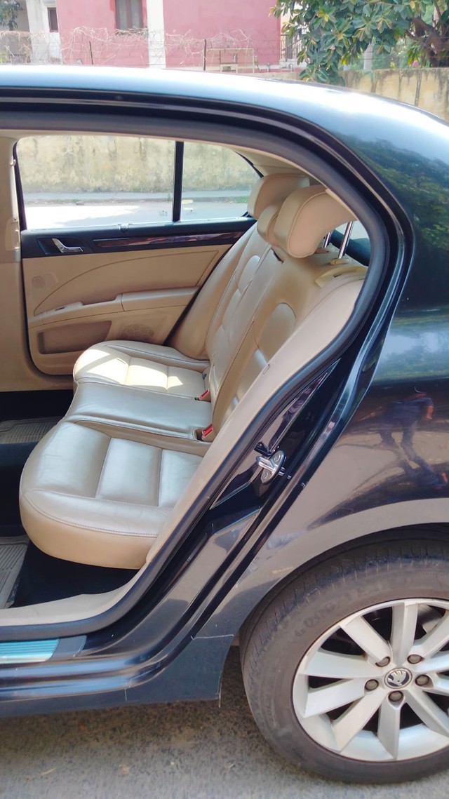 Second-hand 2015 Skoda Superb Elegance 1.8 TSI MT for sale in New Delhi-14