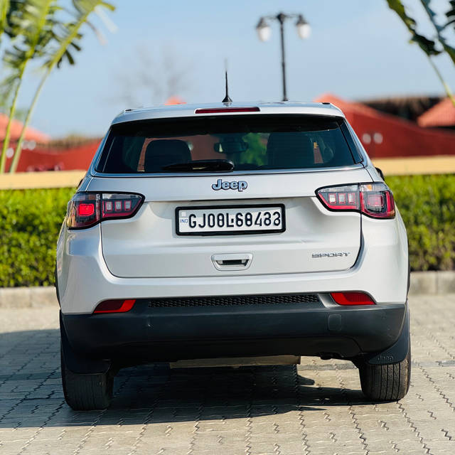 https://images10.gaadi.com/usedcar_image/RP1A.200720.012/original/bb15bfab-6850-43f1-b548-5b29c8207850.heic?imwidth=6401