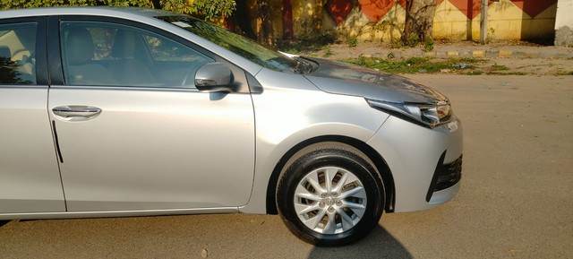 Second-hand 2018 Toyota Corolla Altis 1.8 G CVT for sale in New Delhi-14