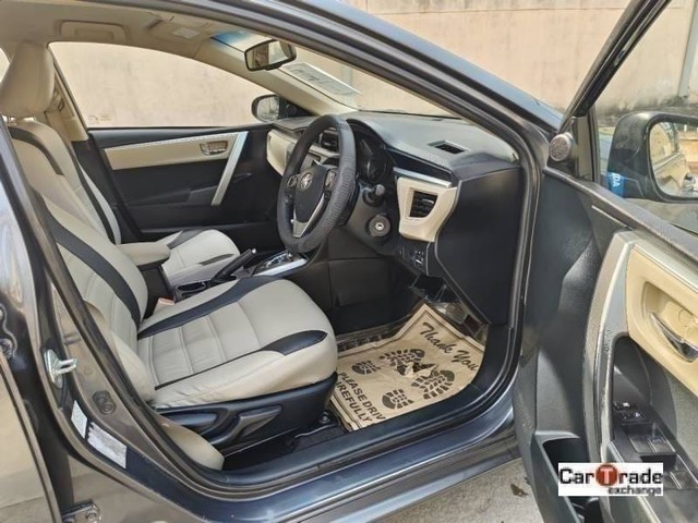 Second-hand 2015 Toyota Corolla Altis G AT for sale in Noida-9