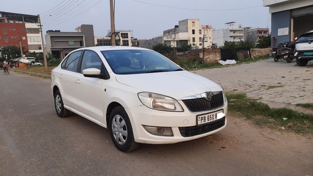 Skoda Rapid 1.6 MPI Ambition Second-hand 2013 Skoda Rapid 1.6 MPI Ambition for sale in Chandigarh