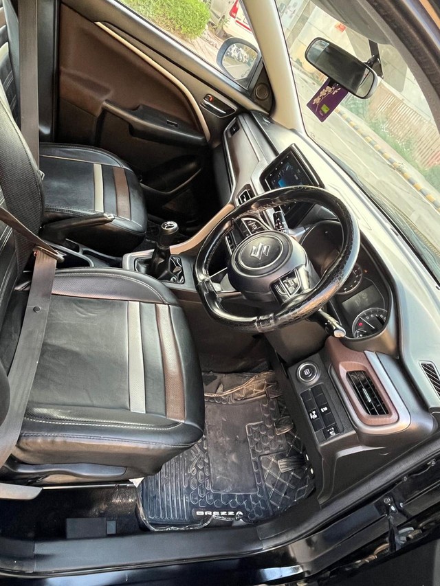 Second-hand 2024 Maruti Suzuki Brezza Zxi CNG for sale in New Delhi-9