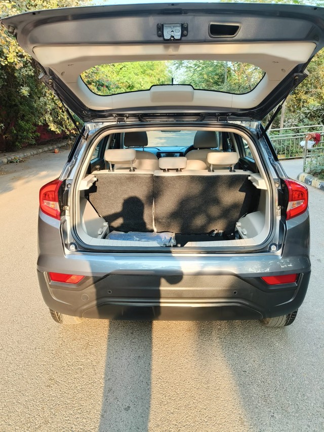 Second-hand 2021 Mahindra XUV300 W6 Diesel BSVI for sale in New Delhi-11