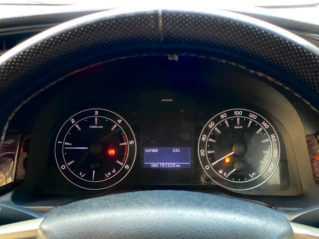 Second-hand 2017 Toyota Innova Crysta 2.4 GX MT BSIV for sale in Pune-6