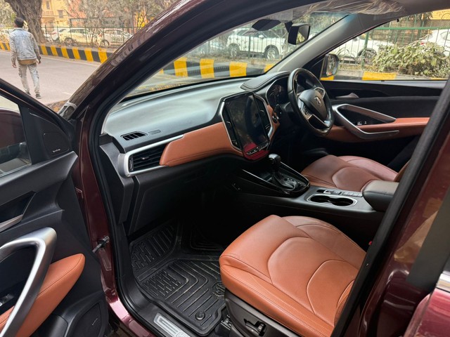 Second-hand 2021 MG Hector Plus Sharp CVT for sale in New Delhi-18