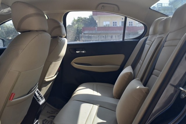 Second-hand 2025 Honda City V CVT for sale in Gurgaon-12