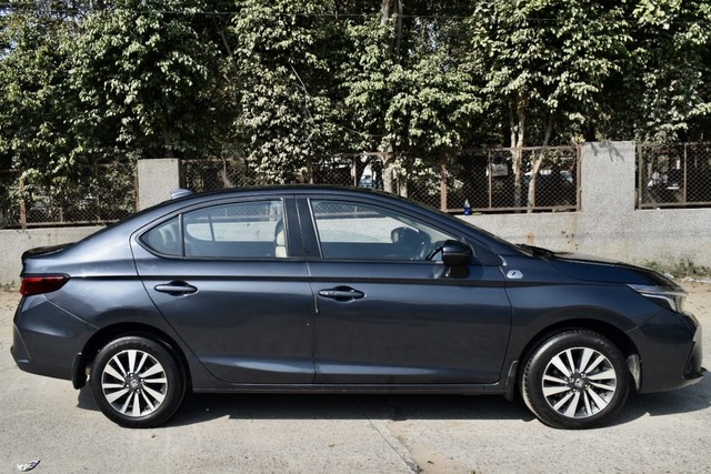 Second-hand 2025 Honda City V CVT for sale in Gurgaon-3