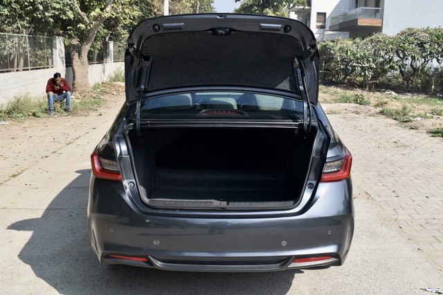 Second-hand 2025 Honda City V CVT for sale in Gurgaon-14