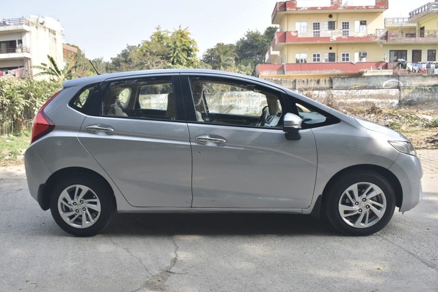Second-hand 2018 Honda Jazz VX CVT for sale in Gurgaon-3