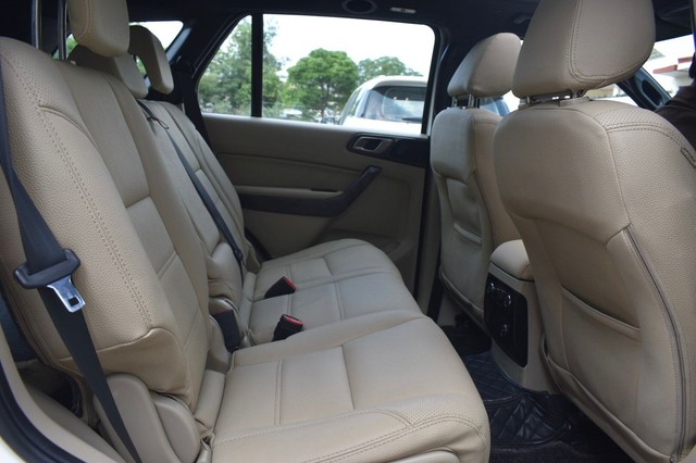 Second-hand 2016 Ford Endeavour 3.2 Titanium AT 4X4 for sale in Gurgaon-13