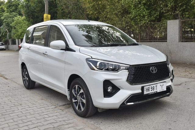 Toyota Rumion V AT Second-hand 2024 Toyota Rumion V AT for sale in Gurgaon