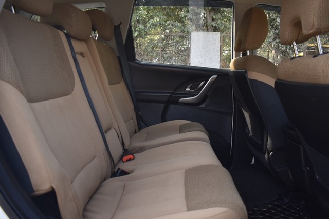 Second-hand 2019 Mahindra XUV500 W7 BSIV for sale in Gurgaon-12